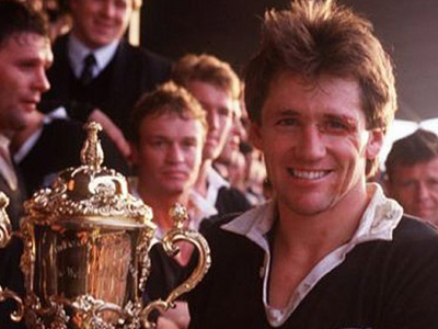 NZ Captain holds the Rugby World Cup trophy 